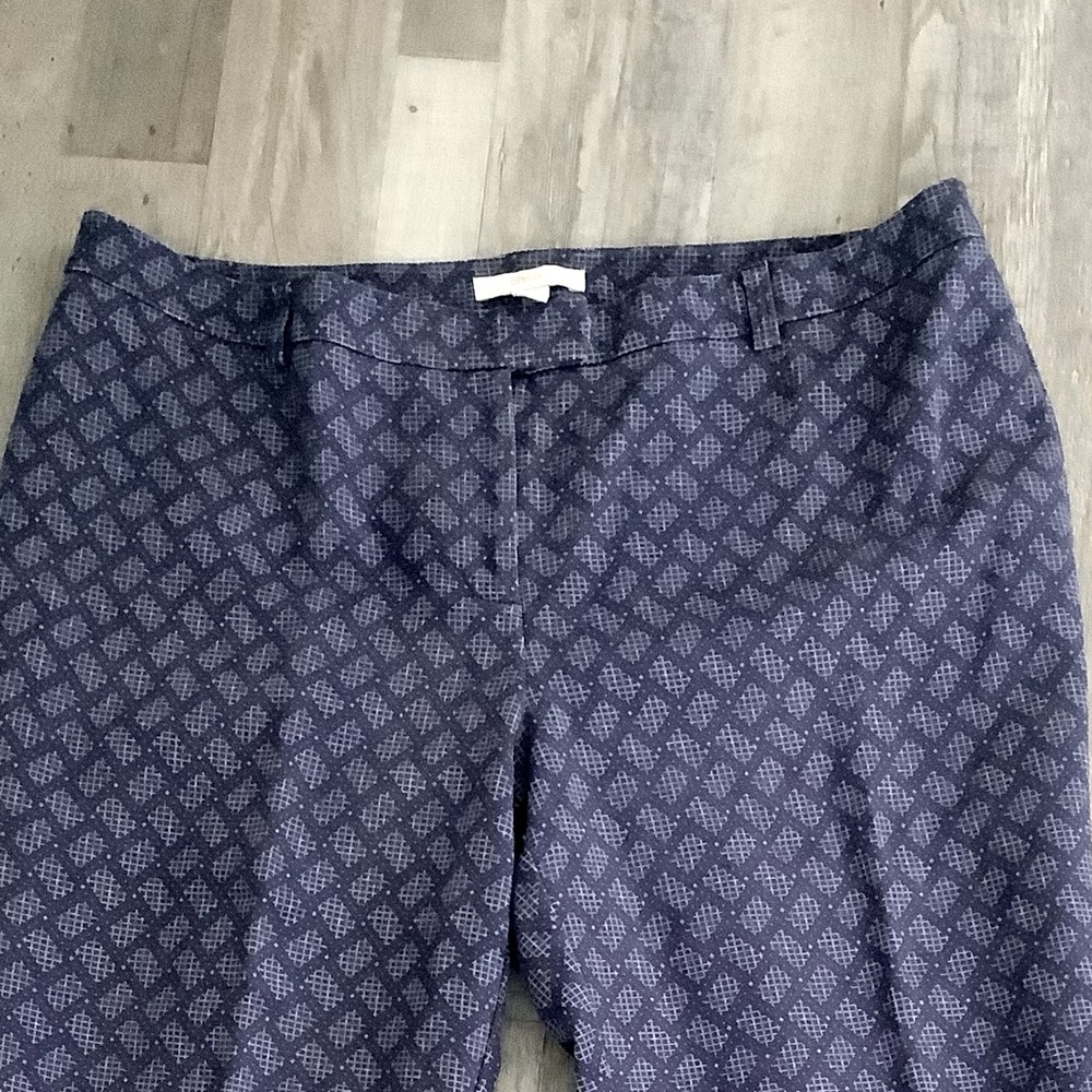 Chico's "So Slimming Juliet" pants with a blue diamond pattern - Picture 7 of 8